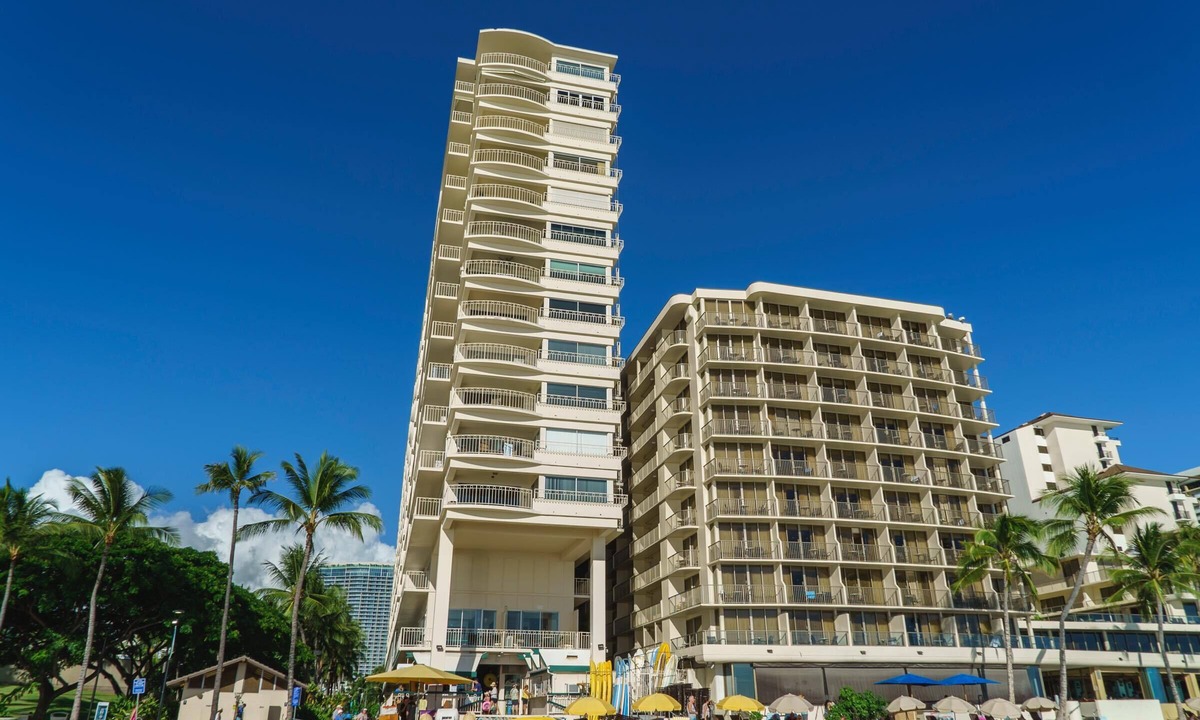 Waikiki Condo | 30 seconds to The Ocean! Waikiki Shore, 1 Bedroom with 1 Parking (WS08)