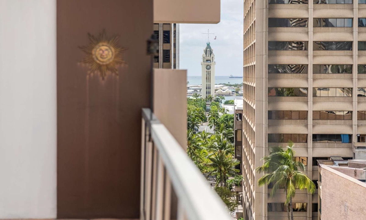 Downtown Honolulu Condo | 11th Fl Executive Centre | Parking | Pool | Patio