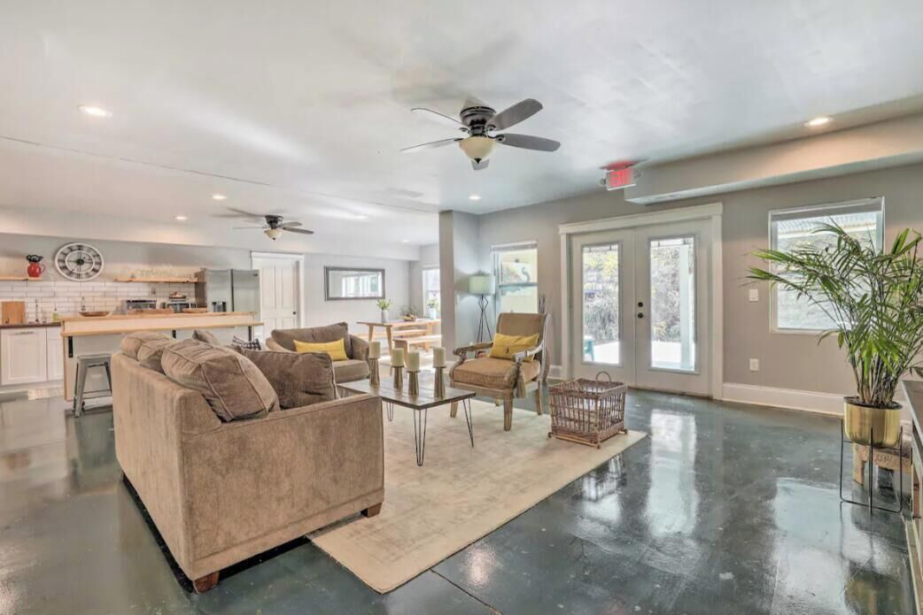 Stone Mountain Apartment | Merlyn's Cote D'azur
