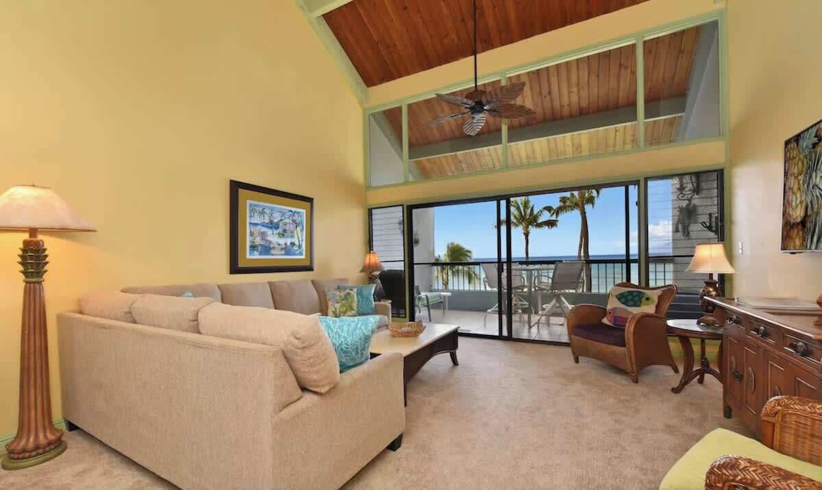 Honokowai Condo | Updated Top floor 2 bedroom condo, Oceanfront, private beach, walkable area