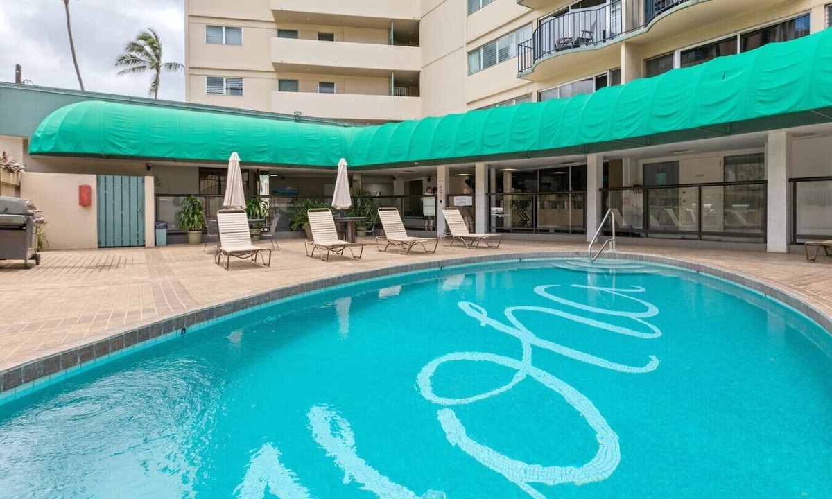 McCully - Moiliili Apartment | 09 FREE Parking/10 min beach/2br-Waikiki/Ala Moana