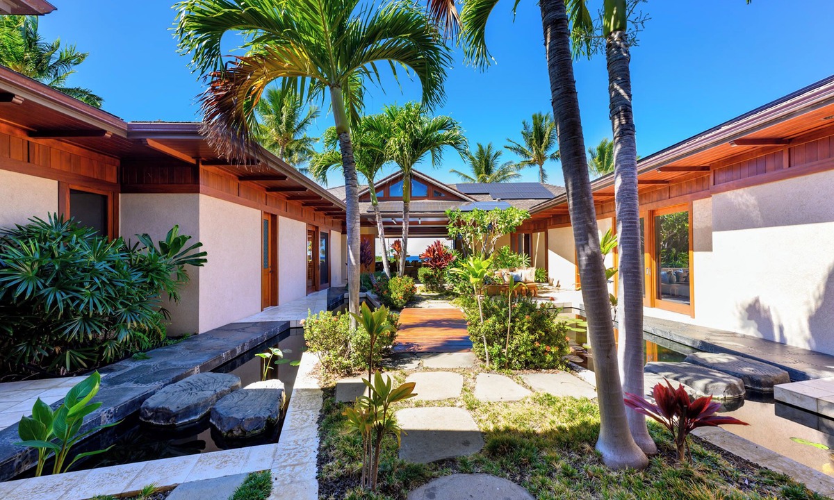 Kamuela Villa | Luxurious Ocean View Villa in Gorgeous Pauoa Beach Mauna Lani Resort