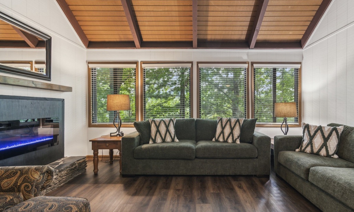 Big Canoe Condo | Scenic Getaway in Jasper Mountains