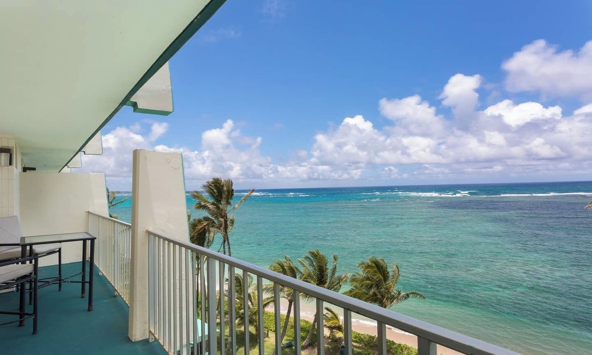 Punaluu Apartment | Oceanfront Mega Haven – Sleeps 24