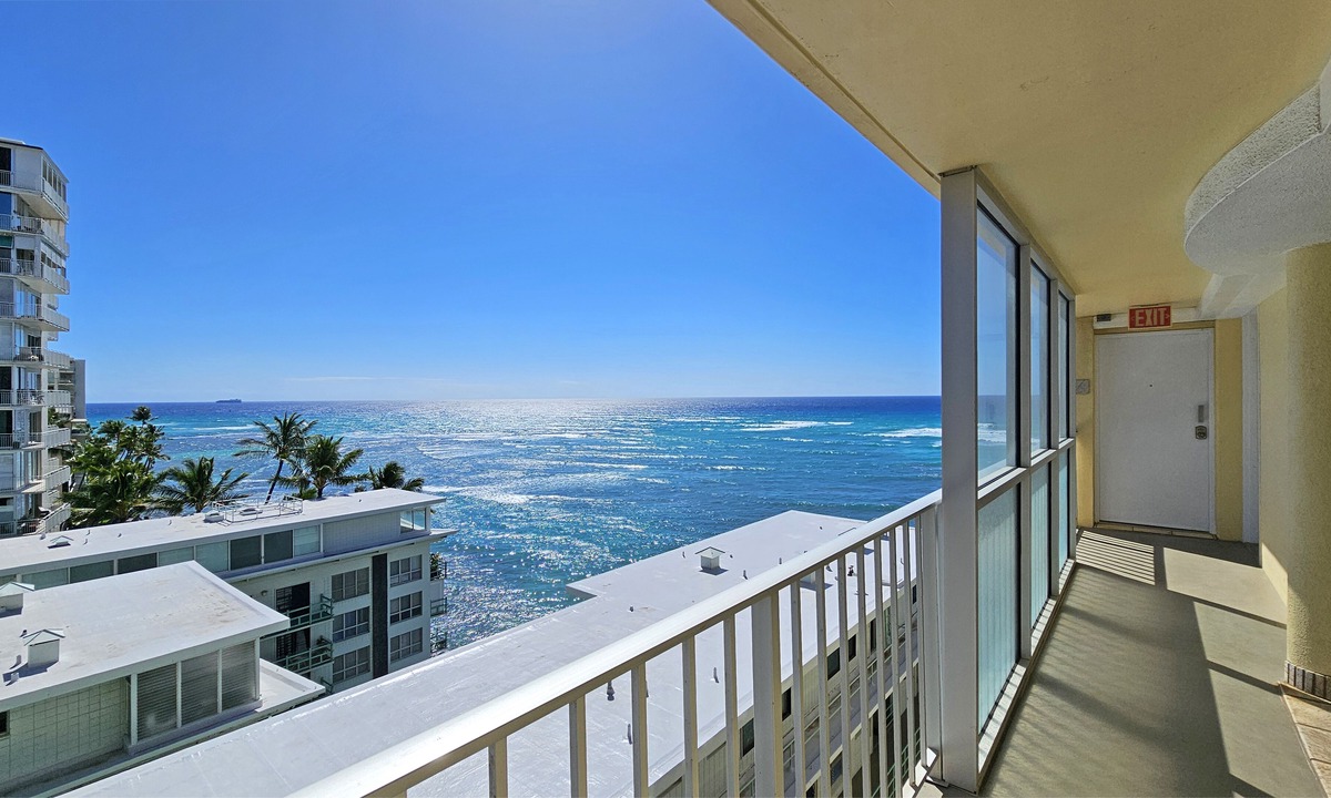Diamond Head - Kapahulu - St. Louis Condo | Gold Coast Ocean View One Bedroom w/Full Kitchen & WiFi