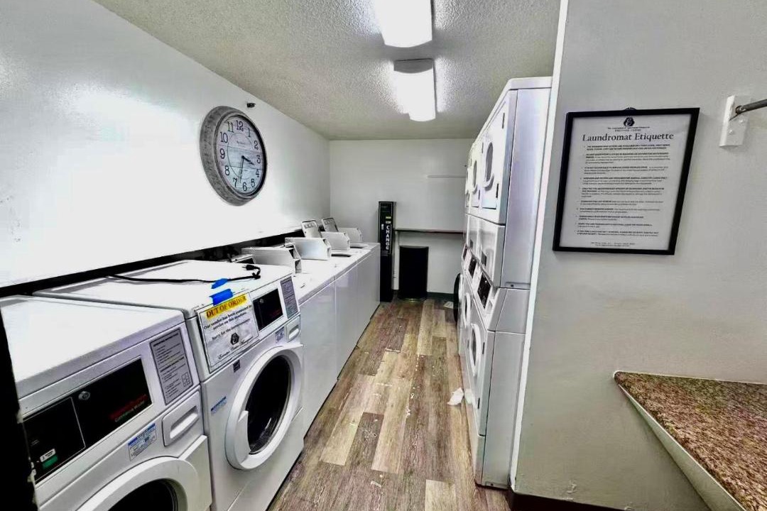 Downtown Honolulu Apartment | Duplex Waikiki Seaside Full Kitchen Big Terrace NR HPU Sleeps 8