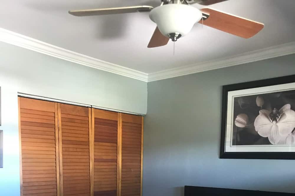 Photo of Bedroom in Historic Lahaina Front Street