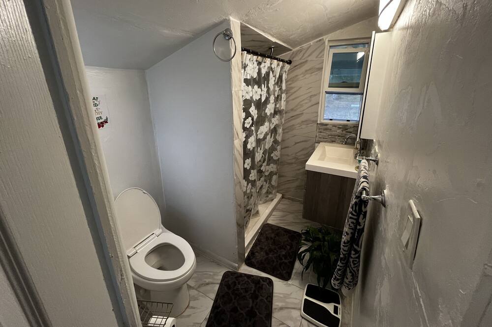Photo of Bathroom in Ainaloa