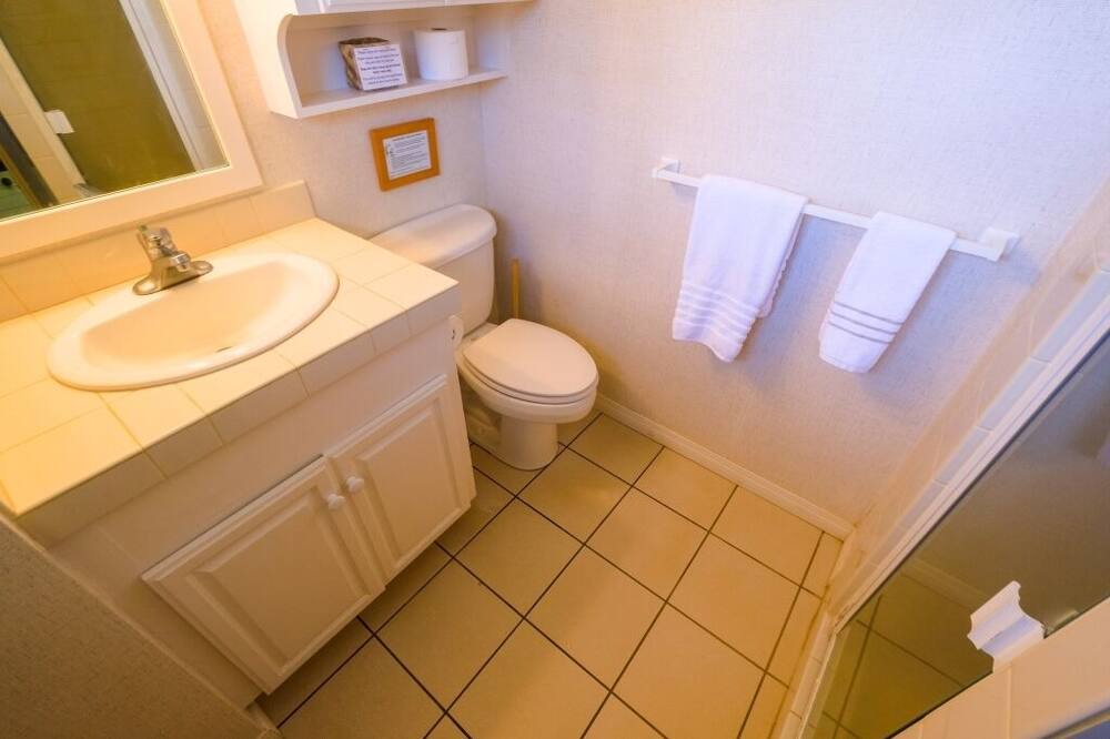 Photo of Bathroom in Wainiha