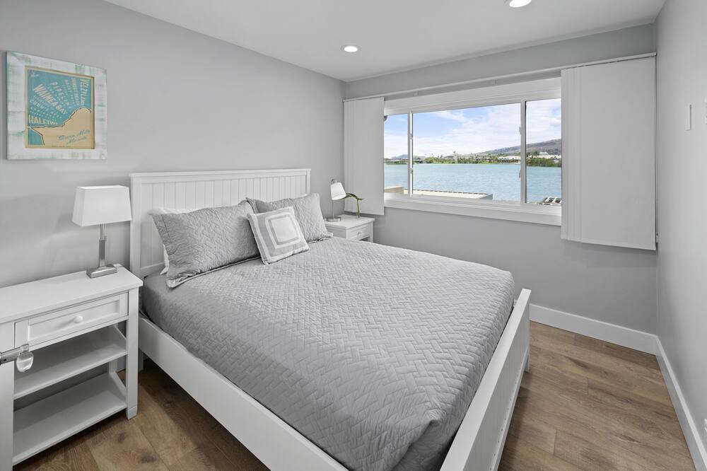 Photo of Bedroom in Portlock