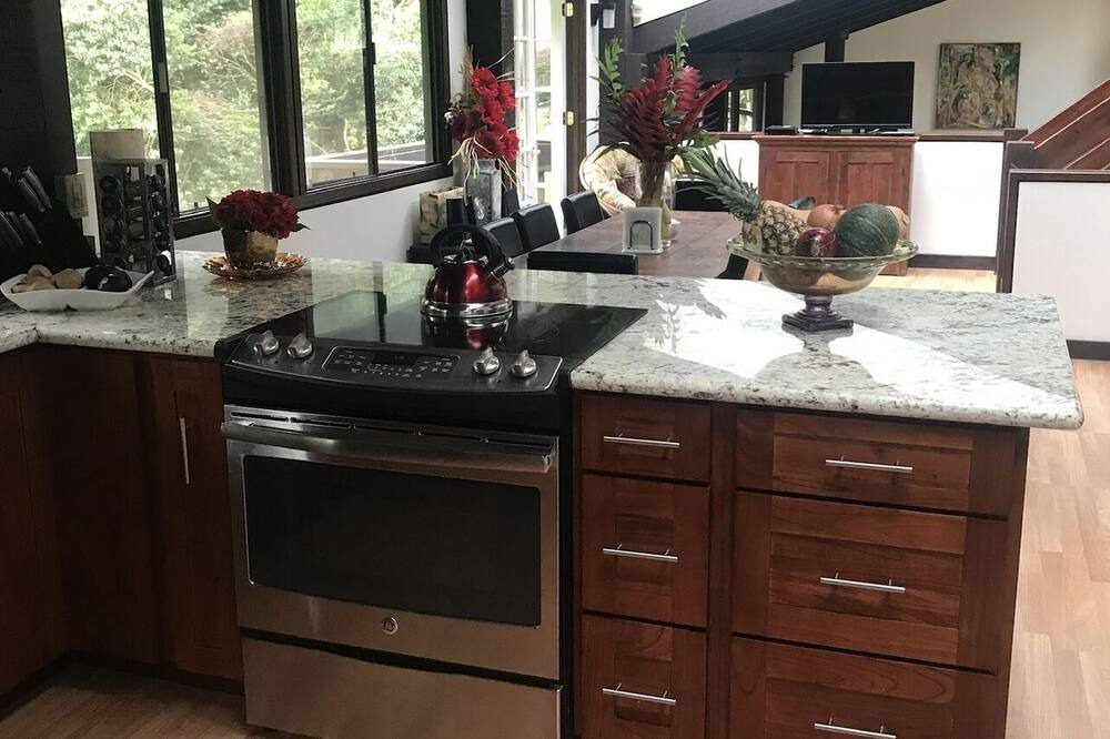 Photo of Kitchen in Nuuanu - Punchbowl