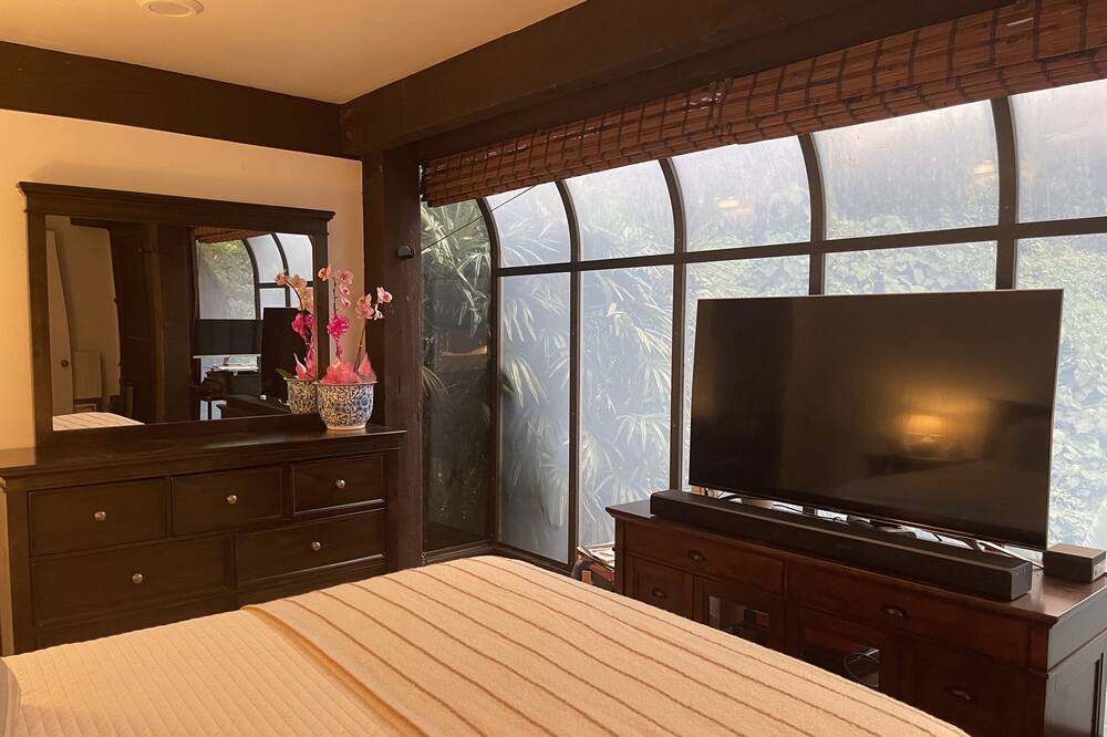 Photo of Bedroom in Nuuanu - Punchbowl