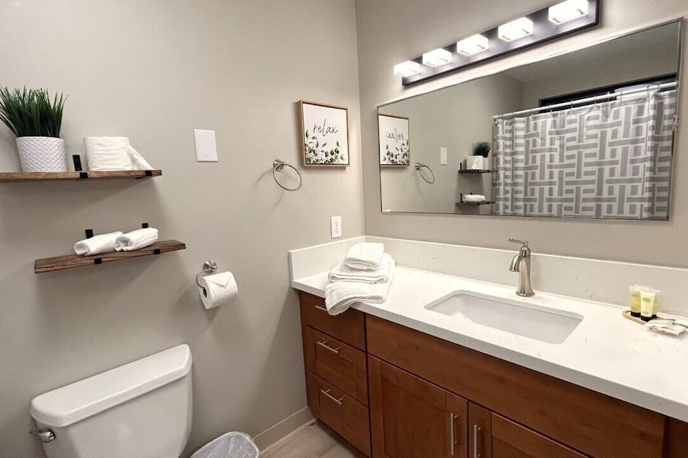 Photo of Bathroom in Kealakekua