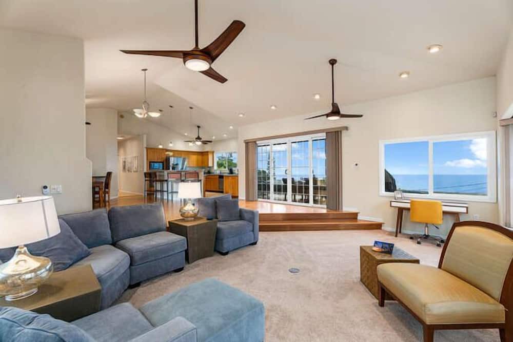 Photo of Bedroom in Kealakekua