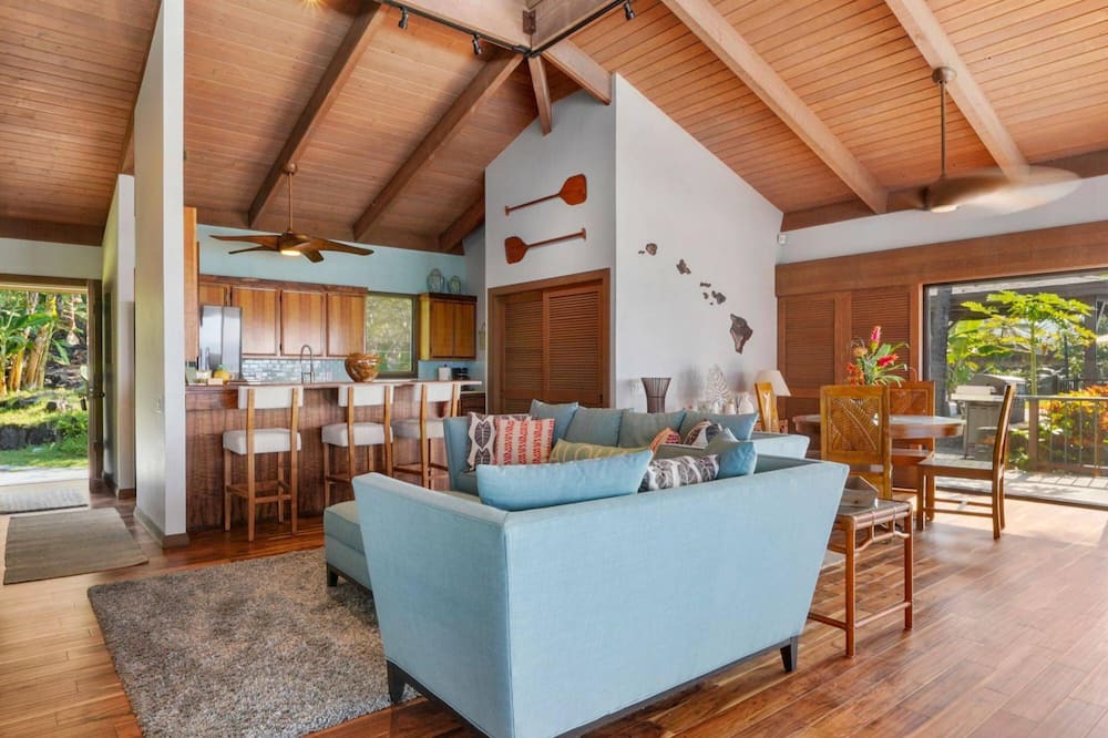Photo of Livingroom in Kahaluu Bay