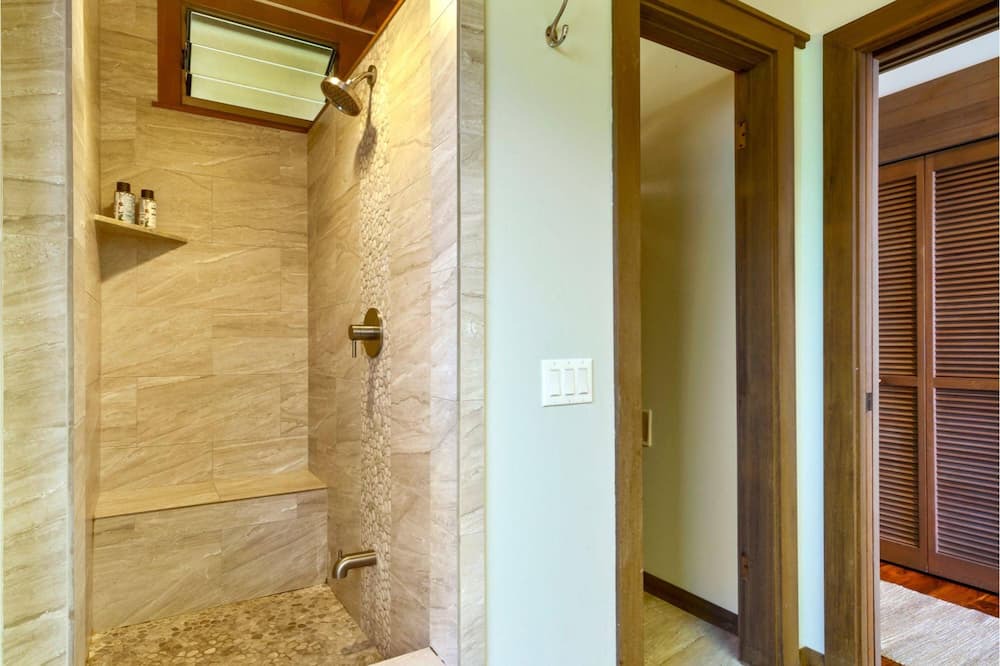 Photo of Bathroom in Kahaluu Bay