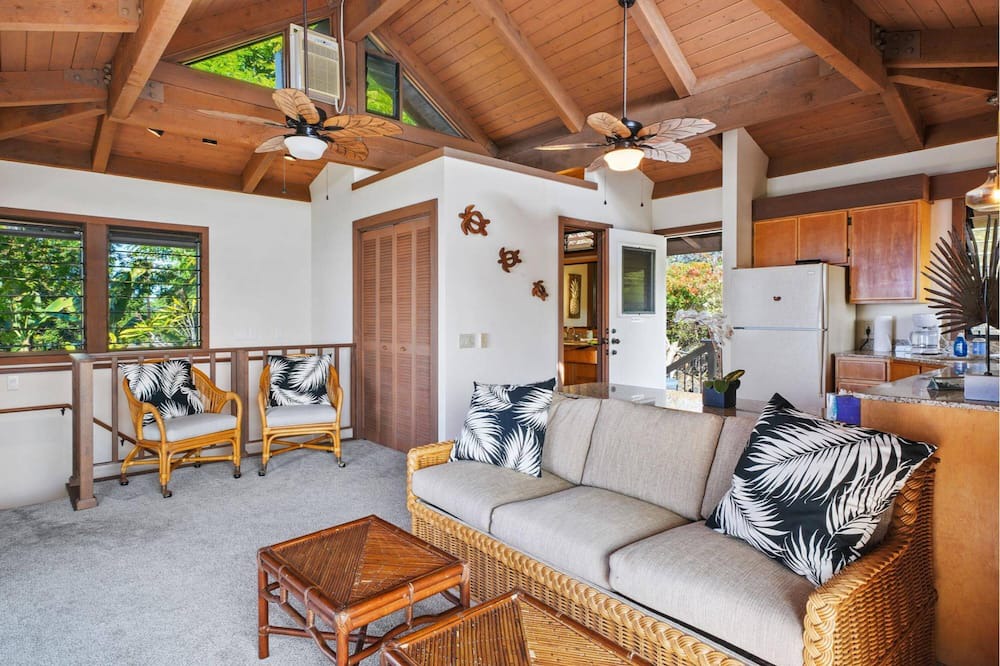 Photo of Livingroom in Kahaluu Bay
