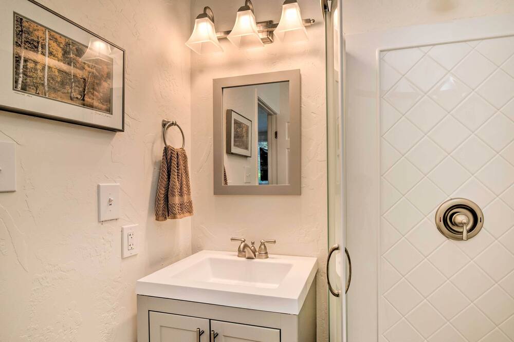 Photo of Bathroom in Honokaa