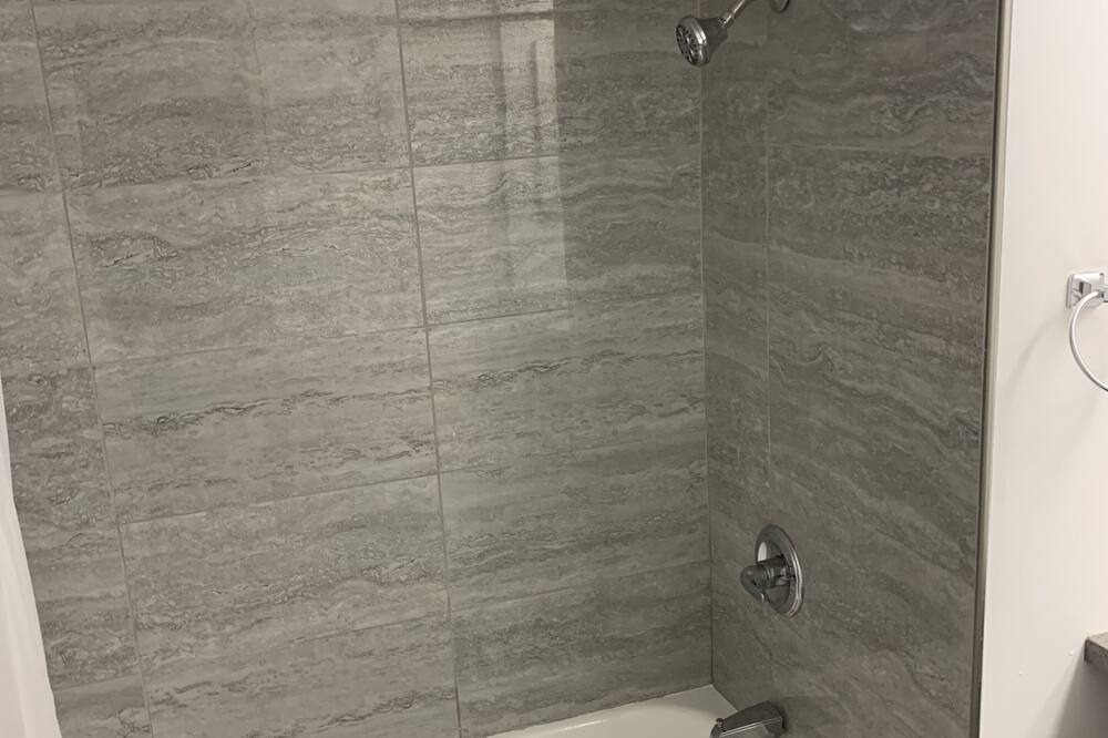 Photo of Bathroom in Makaha