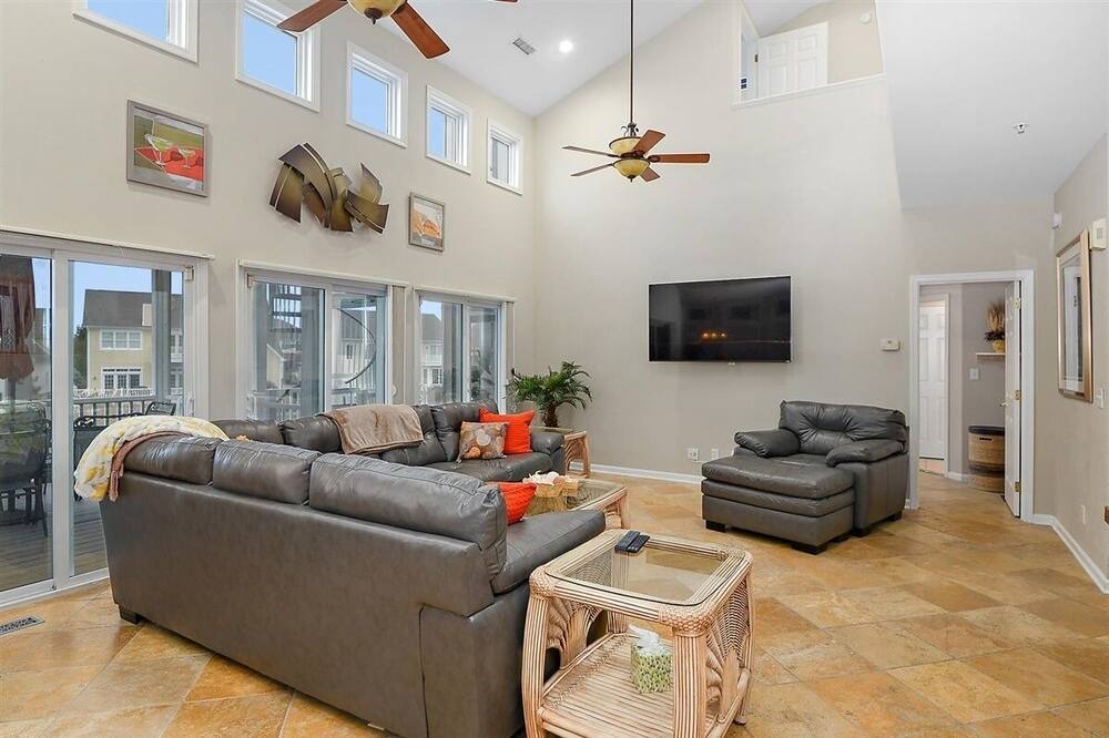 Photo of Livingroom in Heron Harbour Isle