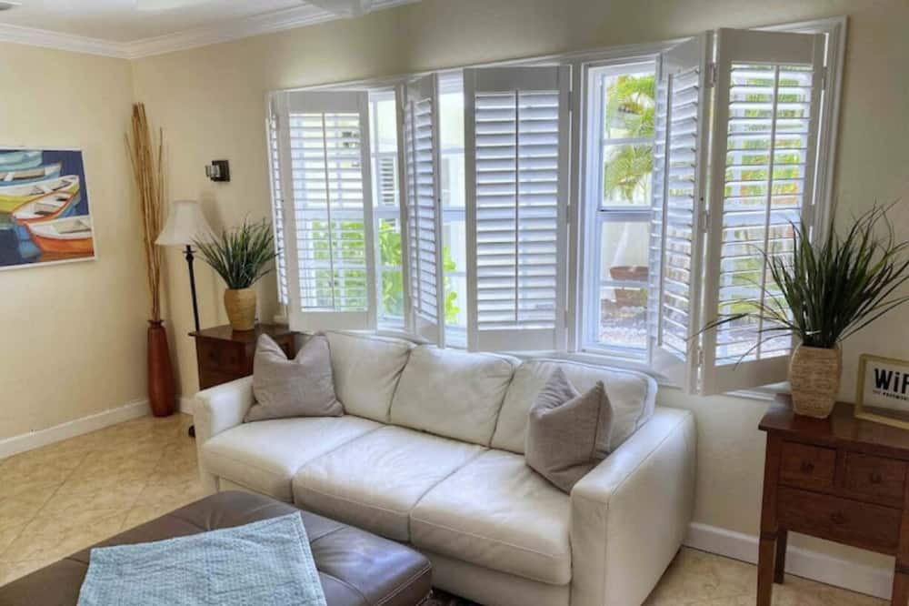 Photo of Livingroom in Dolphin Isles