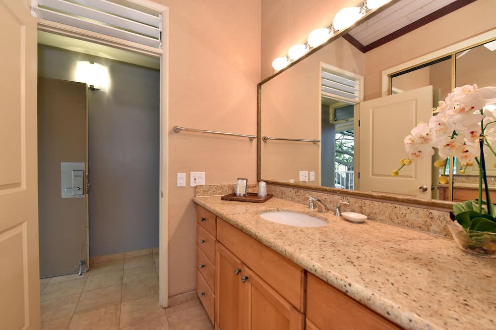 Photo of Bathroom in Napili