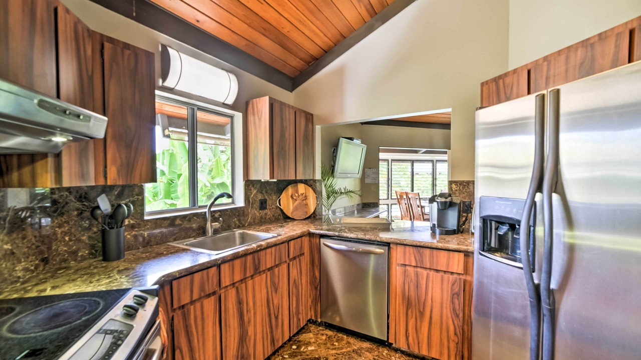 Photo of Kitchen in Kahaluu Bay