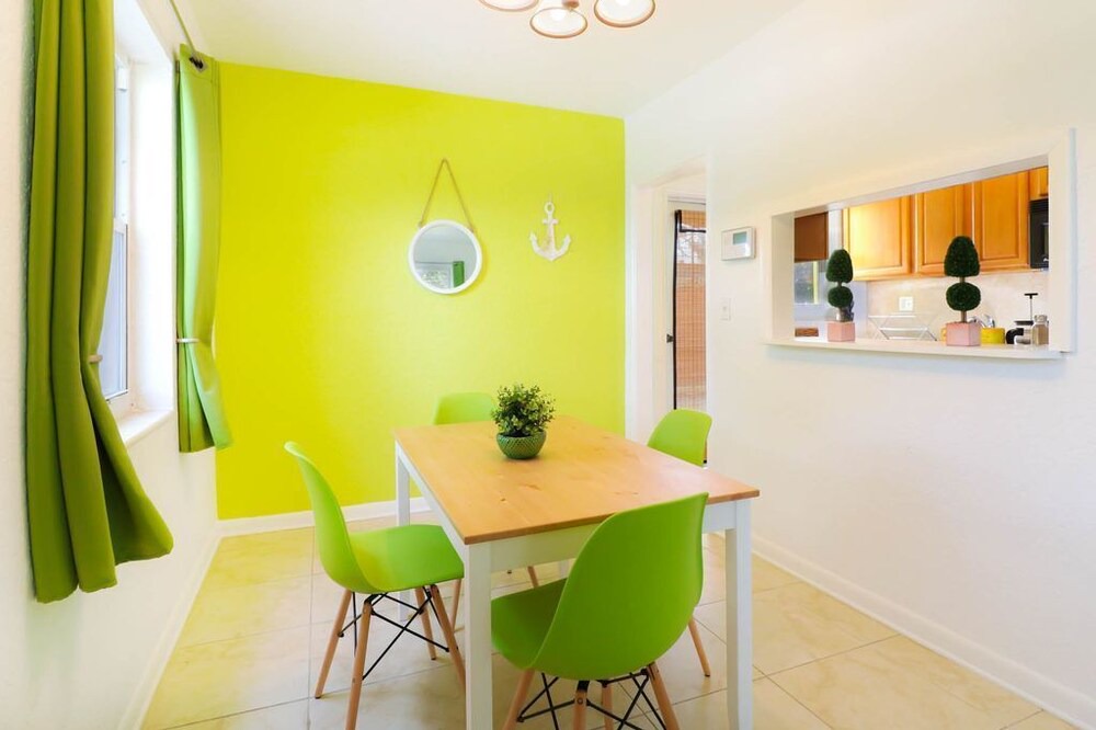 Photo of Kitchen in South Middle River