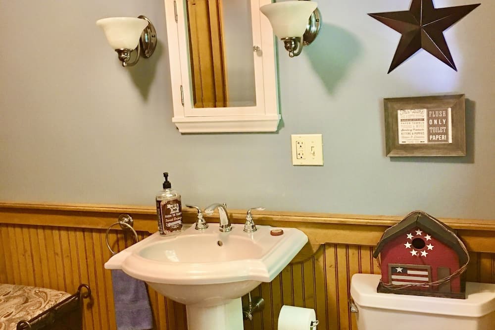 Photo of Bathroom in Embden