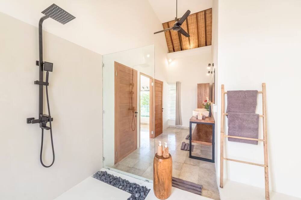 Photo of Bathroom in Kaneohe