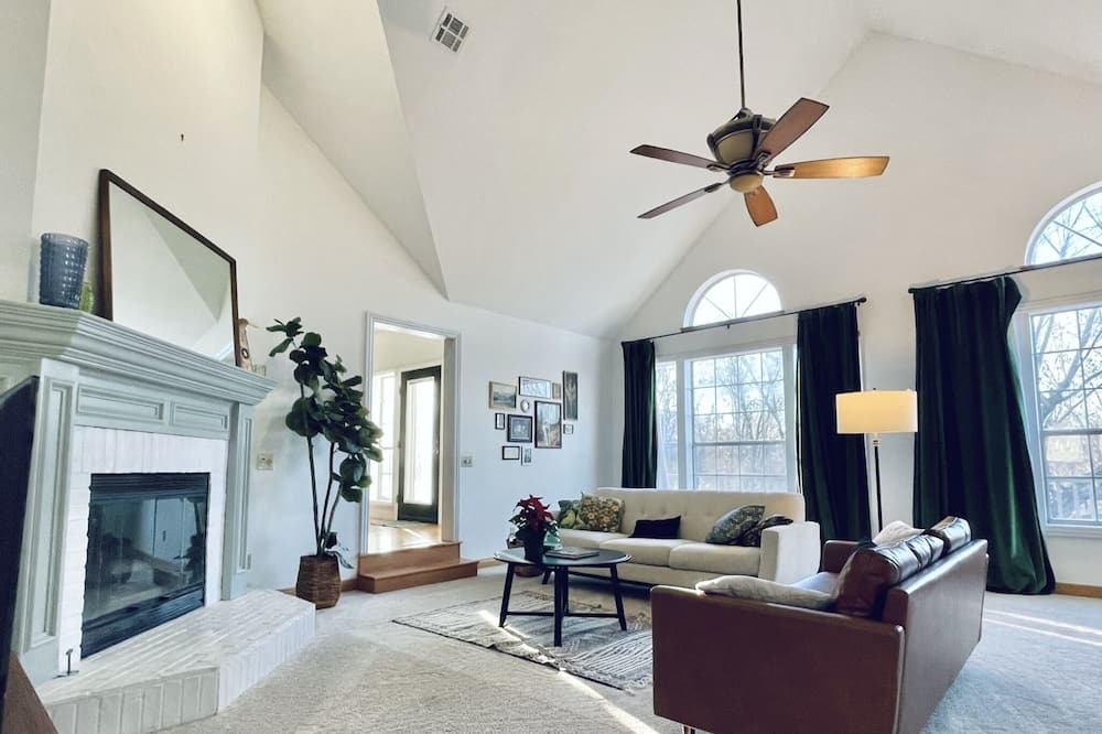 Photo of Livingroom in Springdale