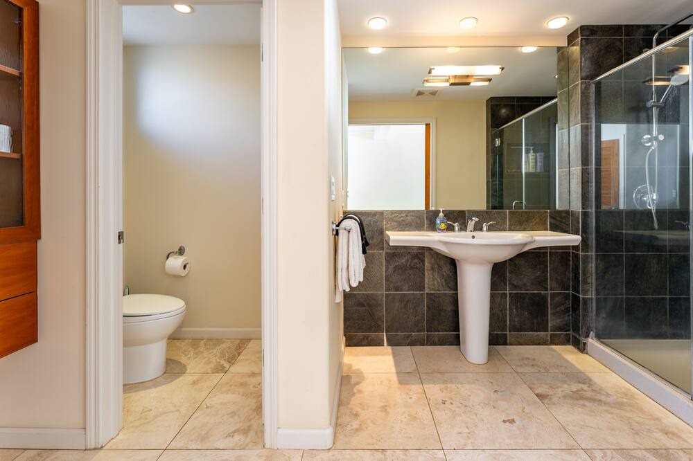 Photo of Bathroom in Maalaea