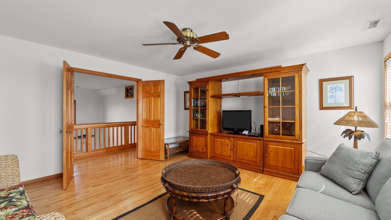 Photo of Livingroom in Brigands' Bay