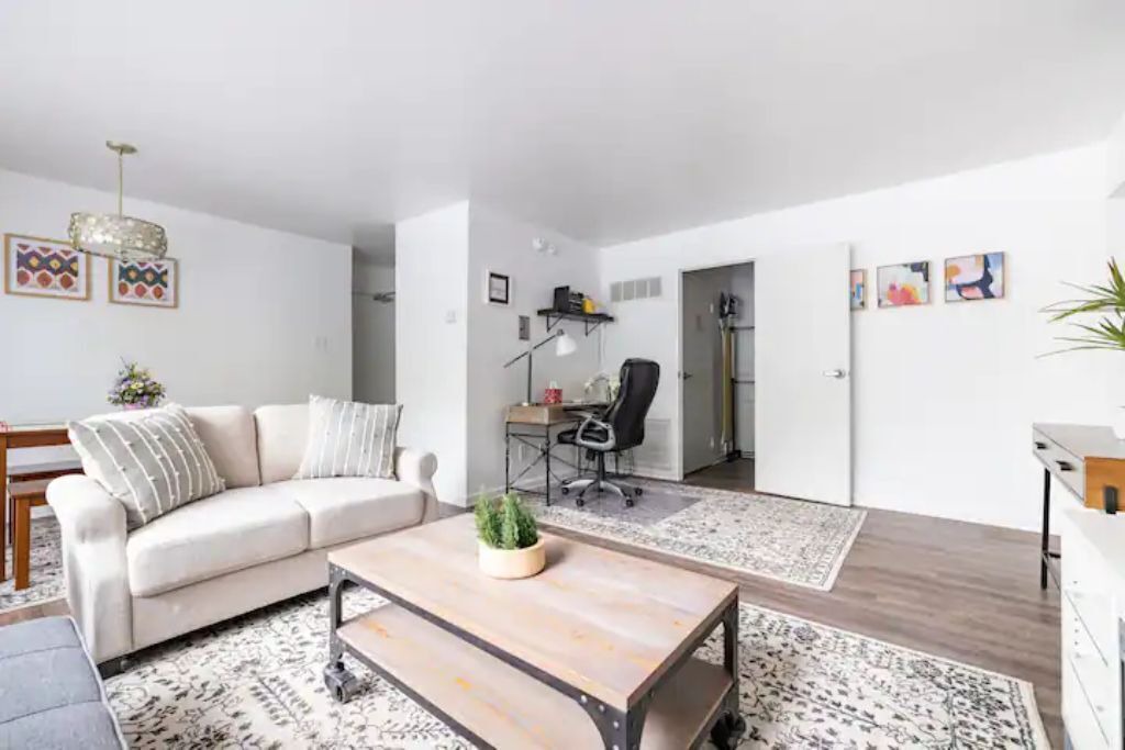 Photo of Livingroom in Fairview Park