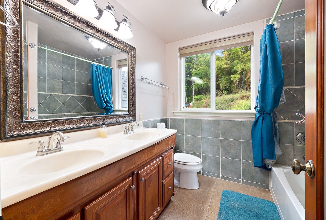 Photo of Bathroom in Holualoa