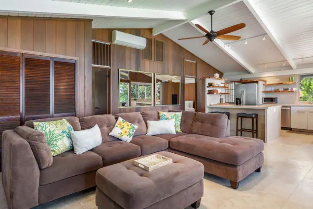 Photo of Livingroom in Kahaluu Bay