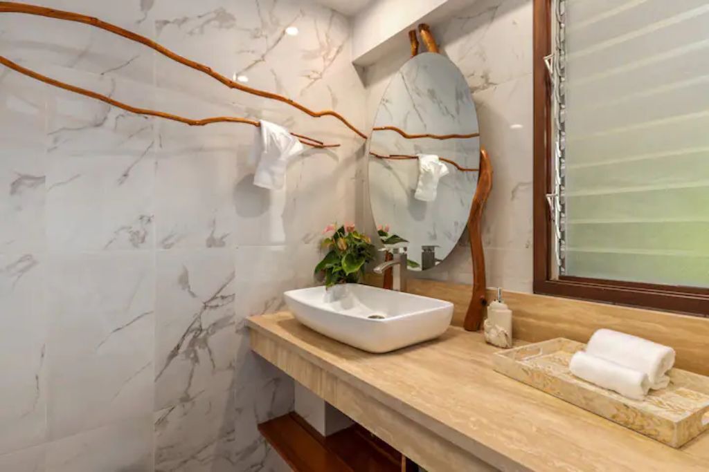 Photo of Bathroom in Kahaluu Bay