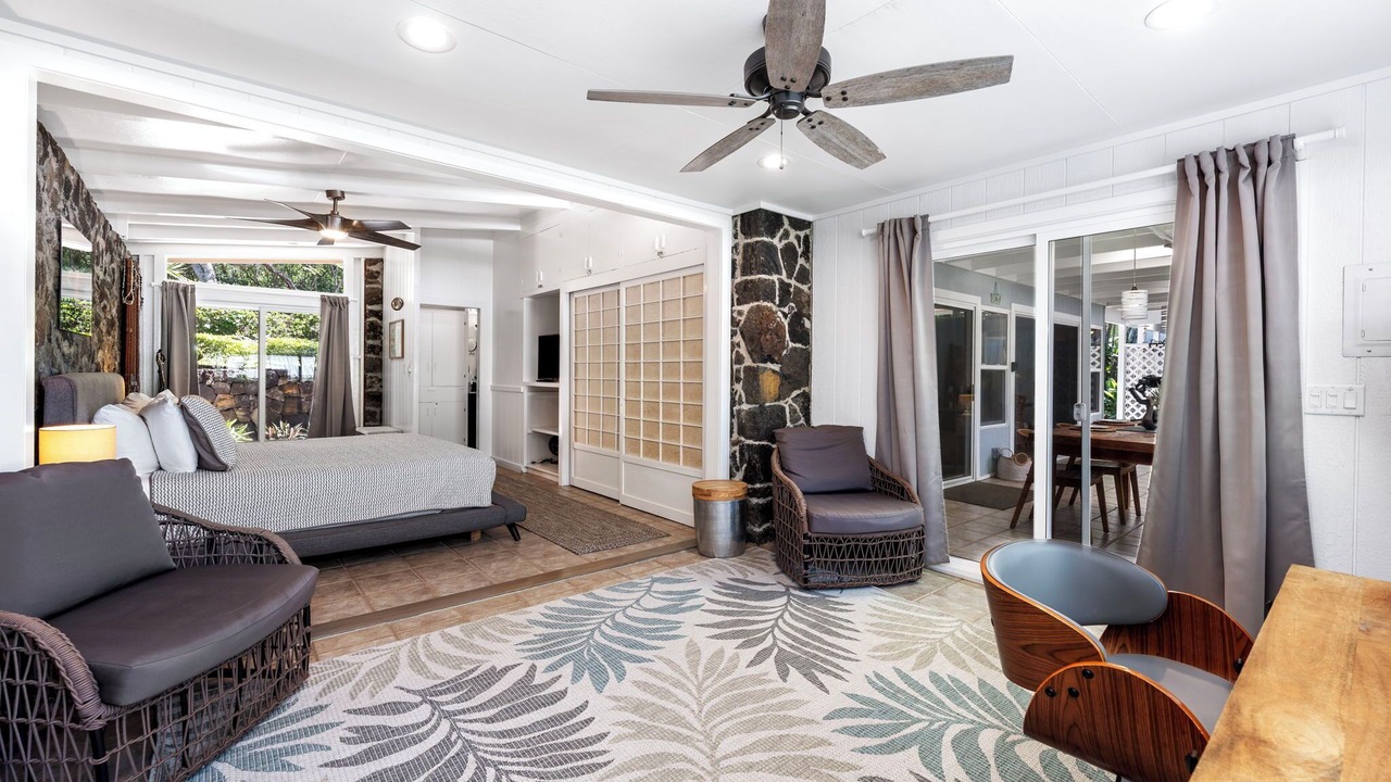 Photo of Livingroom in Kahaluu Bay