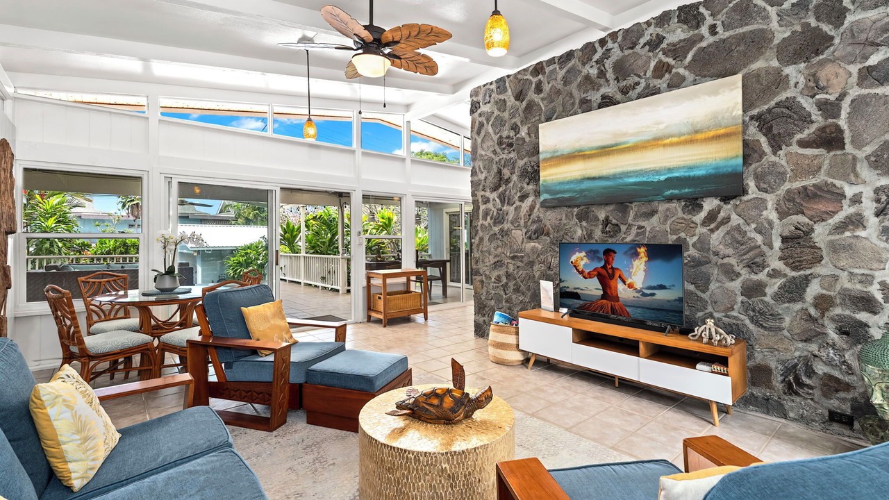 Photo of Livingroom in Kahaluu Bay
