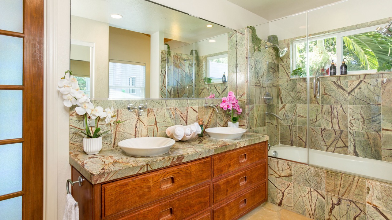 Photo of Bathroom in Kahaluu Bay