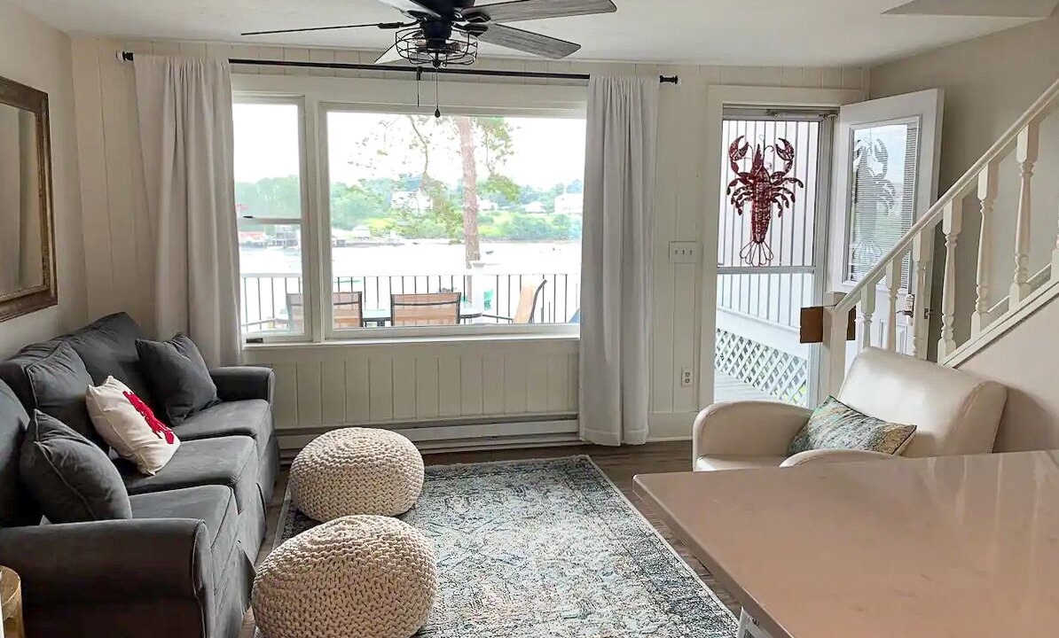 Photo of Livingroom in Mid-Coast and Islands