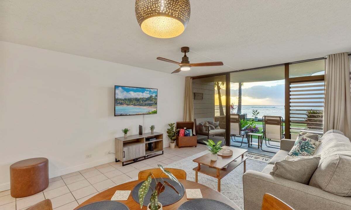 Photo of Livingroom in Kahana