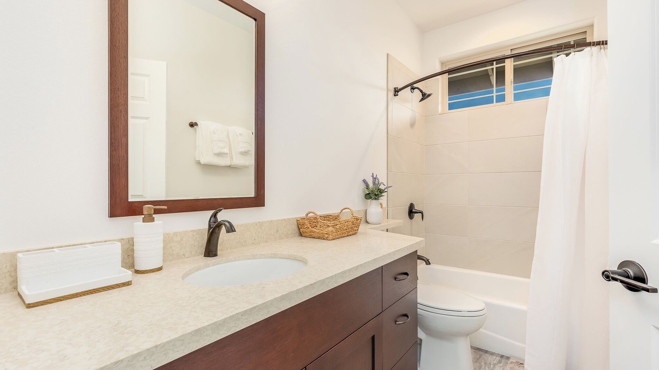 Photo of Bathroom in Makaha Valley