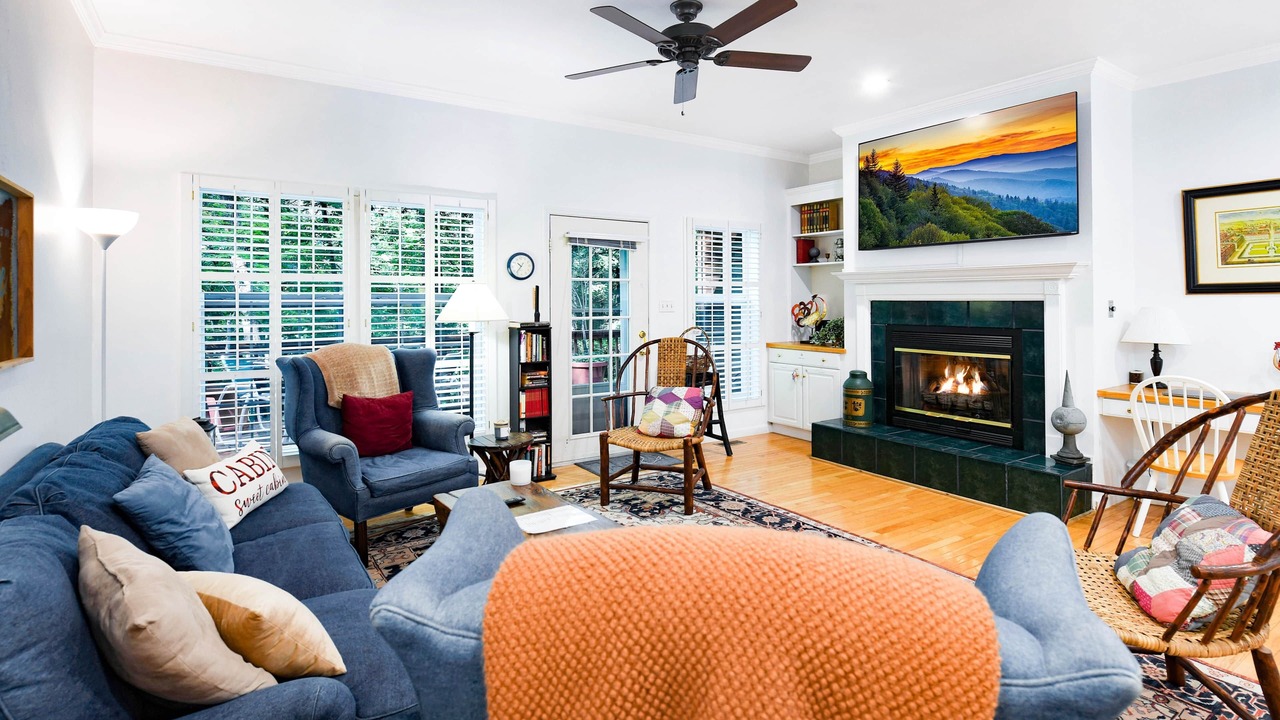 Photo of Livingroom in Sapphire