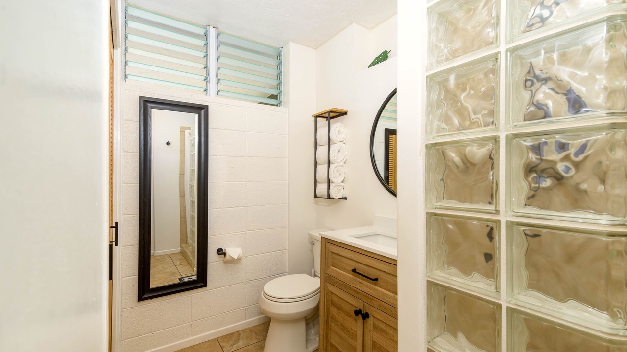 Photo of Bathroom in Kahaluu Bay