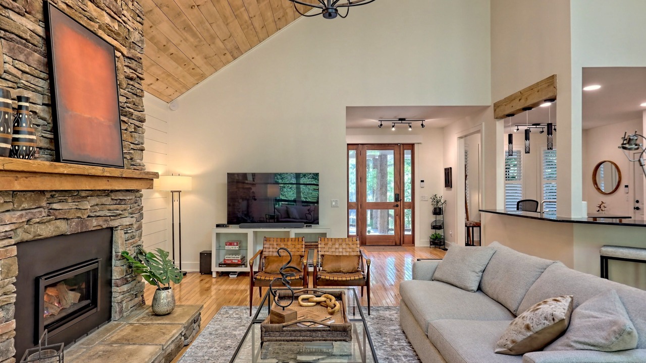 Photo of Livingroom in Cashiers