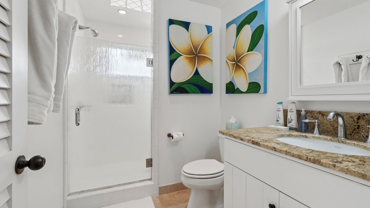 Photo of Bathroom in Eastern Honolulu