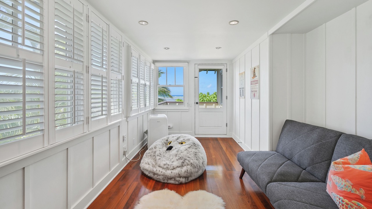 Photo of Livingroom in Eastern Honolulu