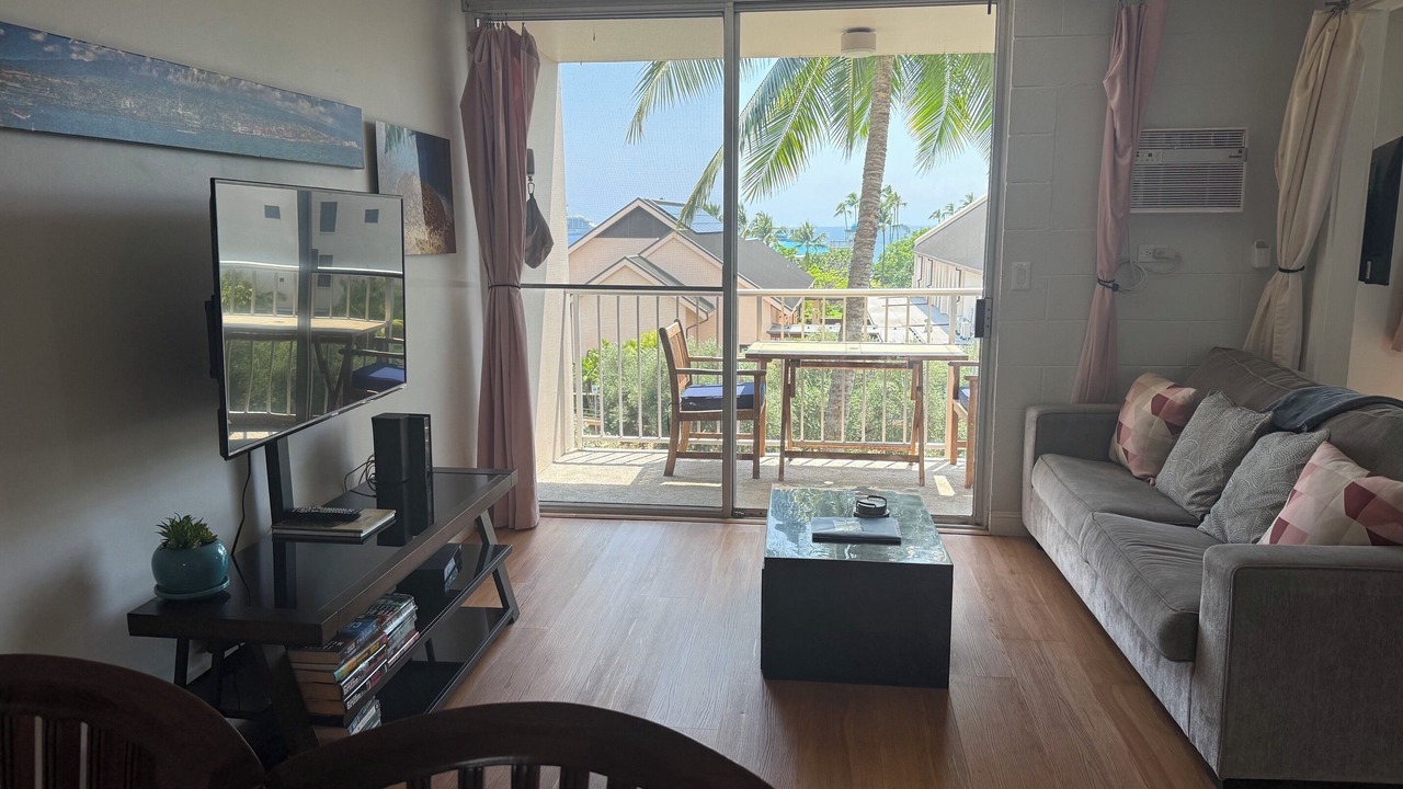 Photo of Livingroom in Historic Kailua Village