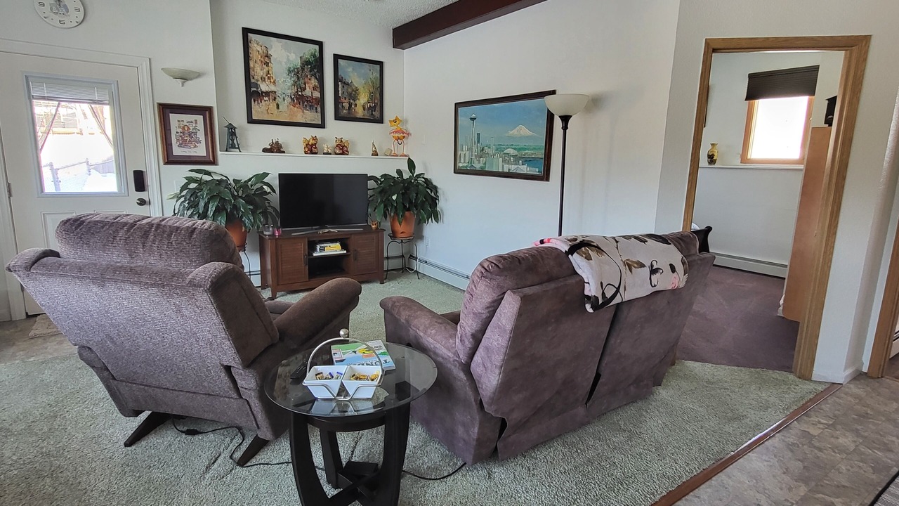 Photo of Livingroom in Old Seward - Oceanview